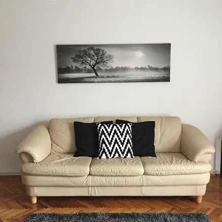 Tango Apartman Апартаменты Печ